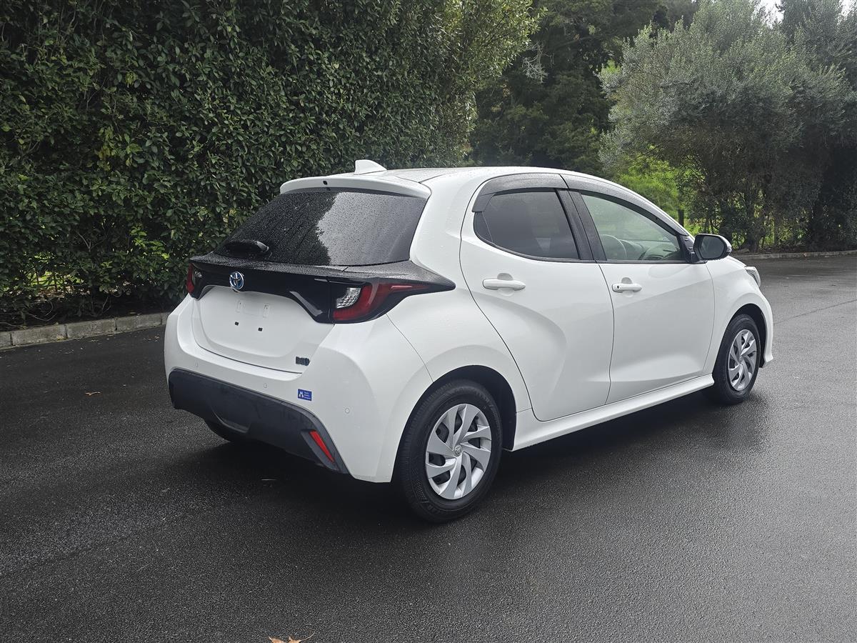 2021 Toyota Yaris thumbnail