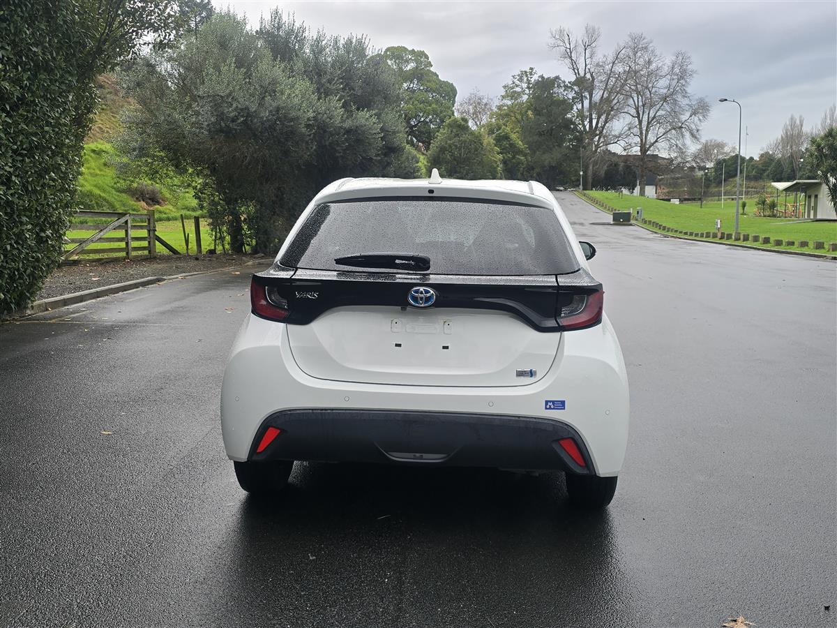 2021 Toyota Yaris thumbnail