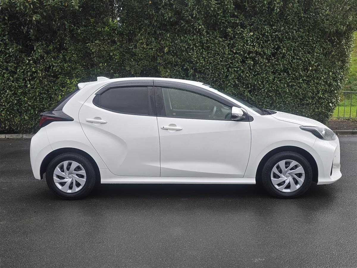 2021 Toyota Yaris thumbnail