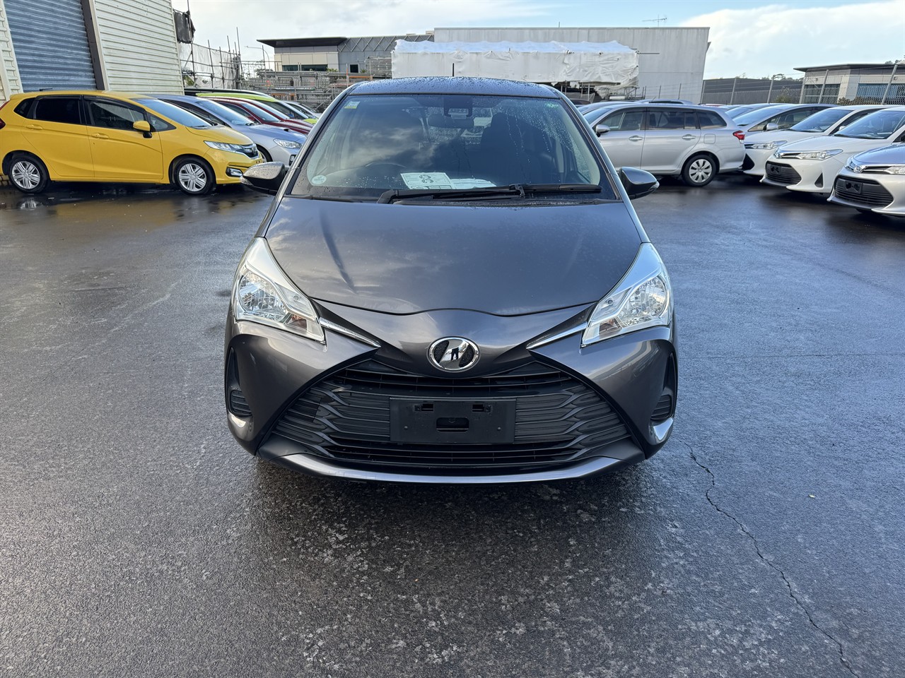 2017 Toyota Vitz thumbnail