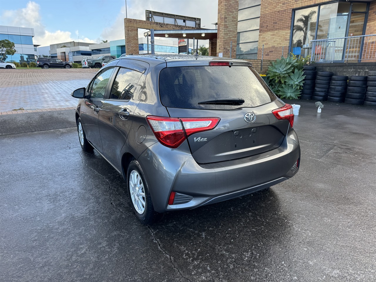2017 Toyota Vitz thumbnail