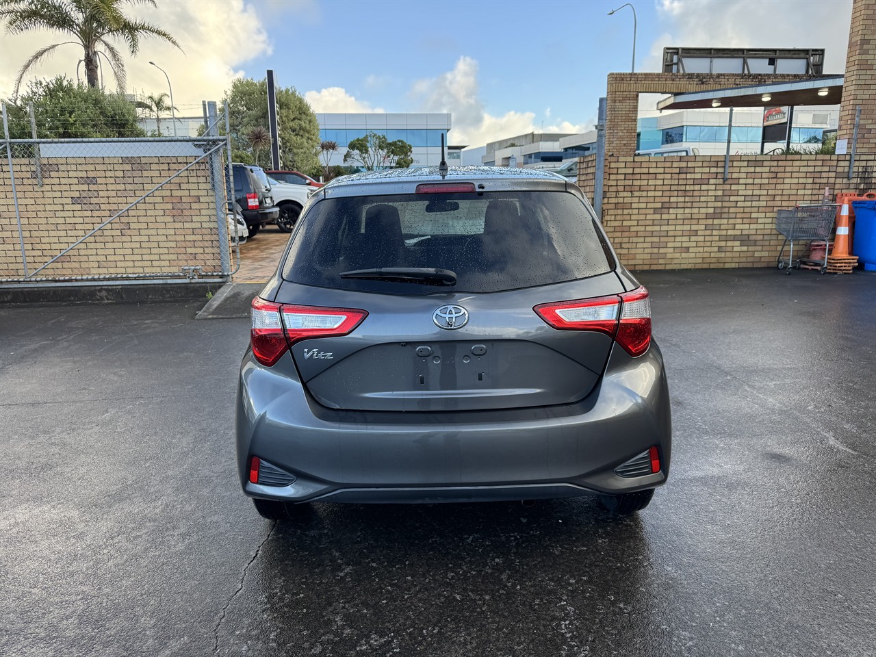 2017 Toyota Vitz thumbnail