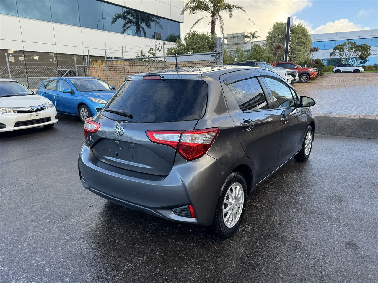 2017 Toyota Vitz thumbnail