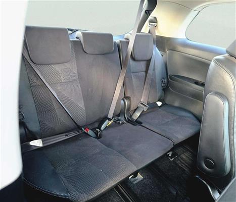 2015 Toyota Estima thumbnail