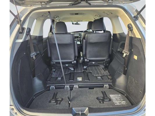 2015 Toyota Estima thumbnail