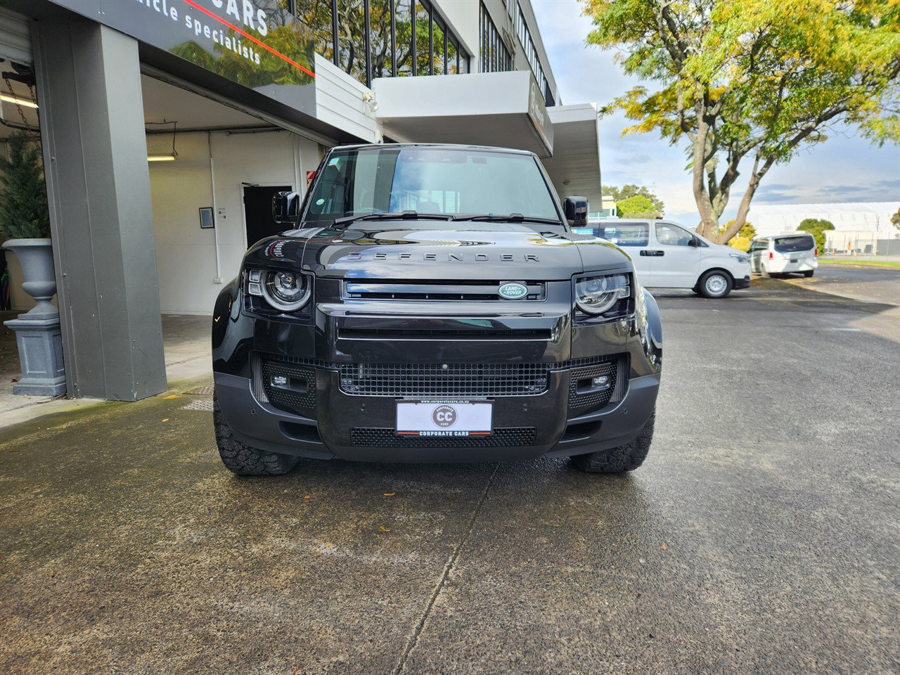 2023 Land Rover Defender thumbnail