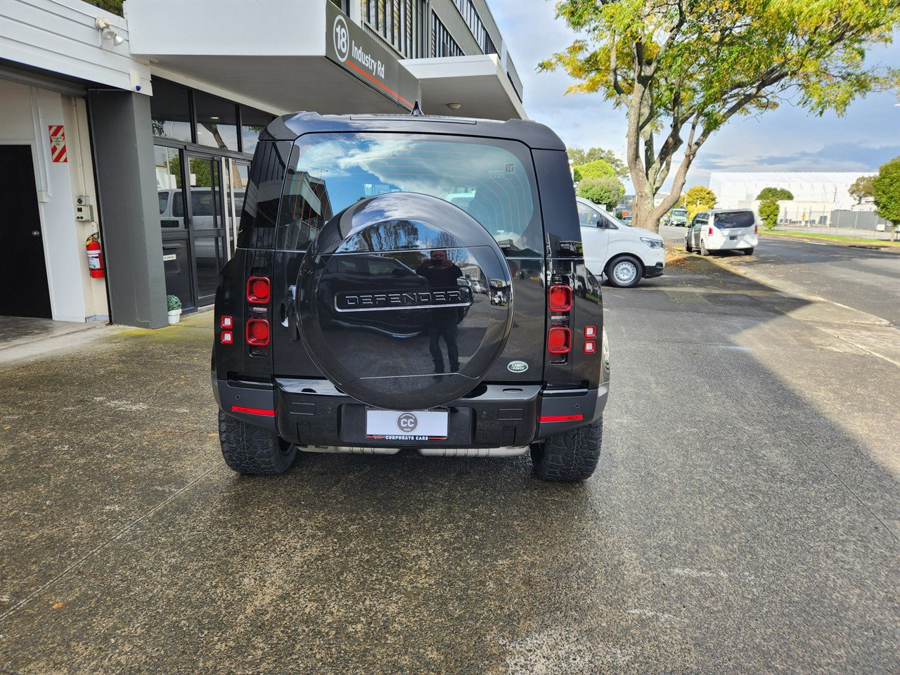 2023 Land Rover Defender thumbnail