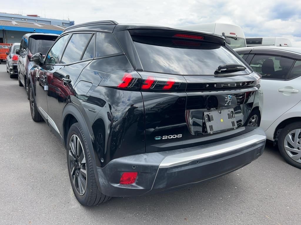 2022 Peugeot e-2008 thumbnail