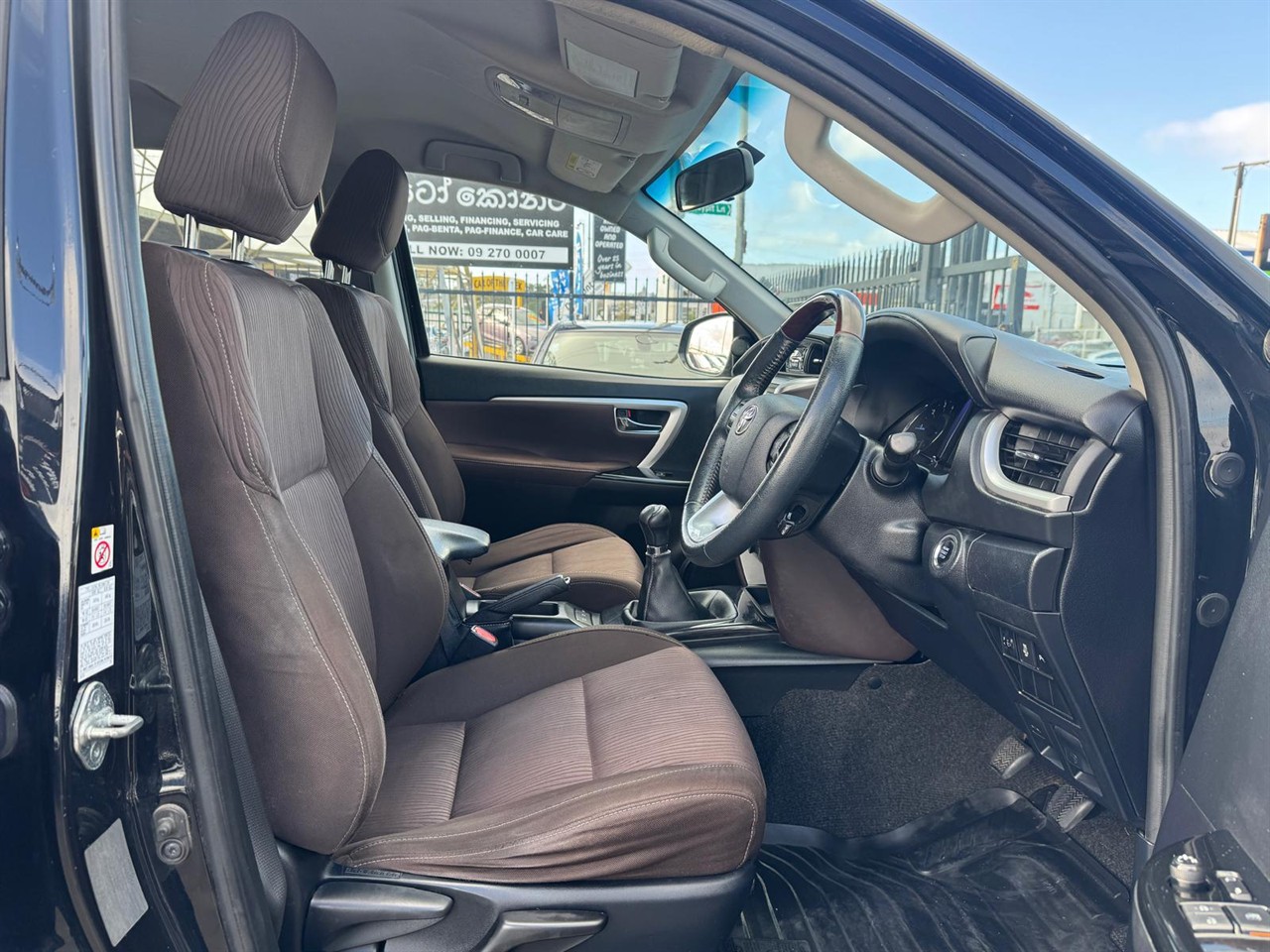 2016 Toyota FORTUNER thumbnail