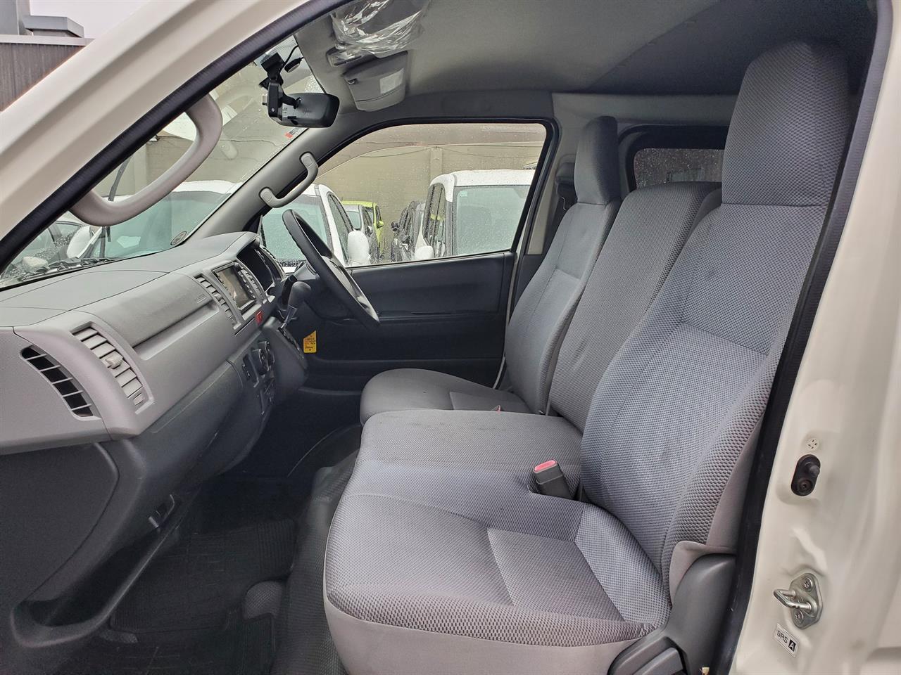 2006 Toyota Hiace thumbnail