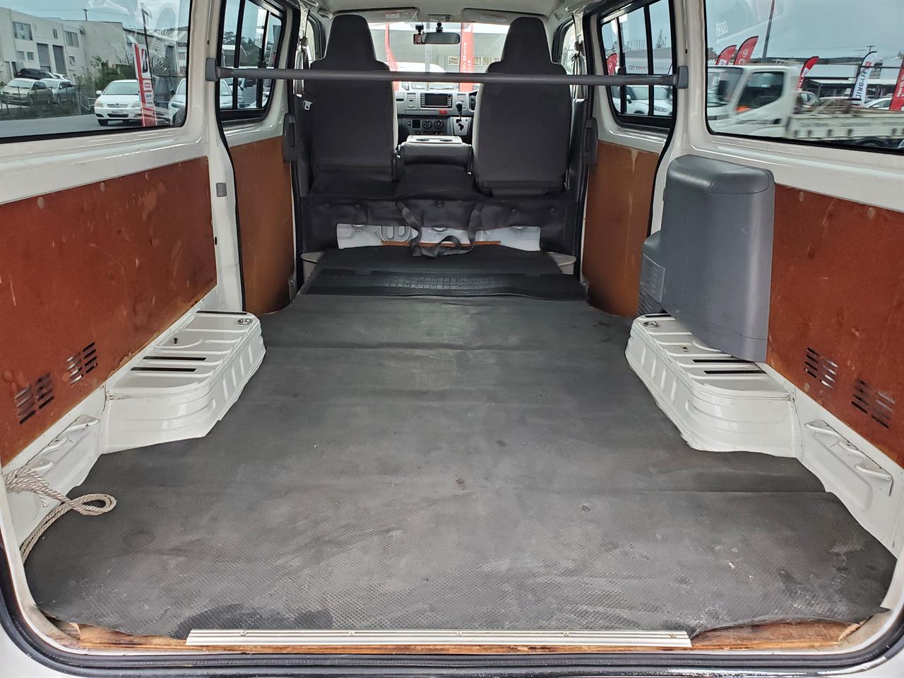 2006 Toyota Hiace thumbnail
