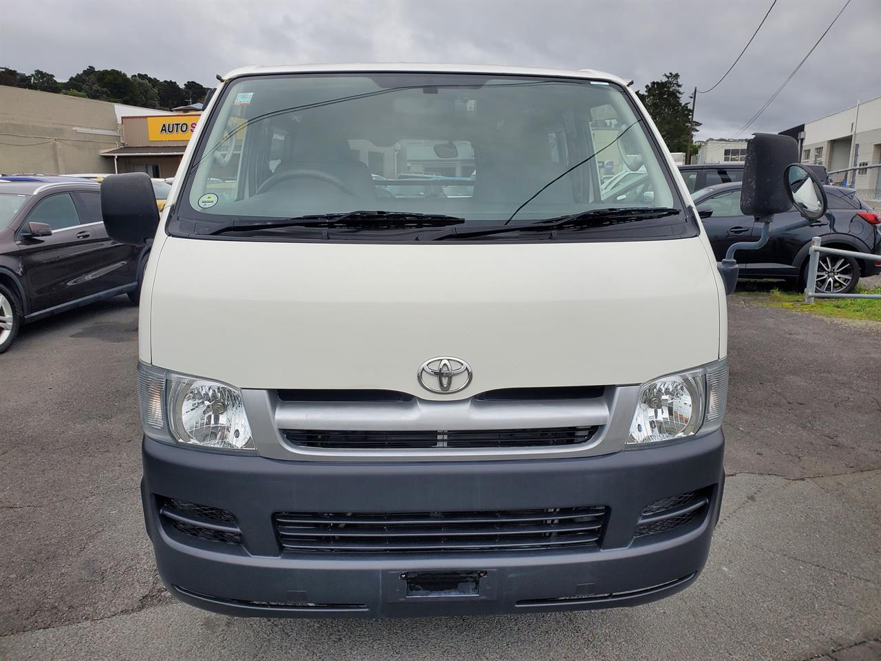 2006 Toyota Hiace thumbnail