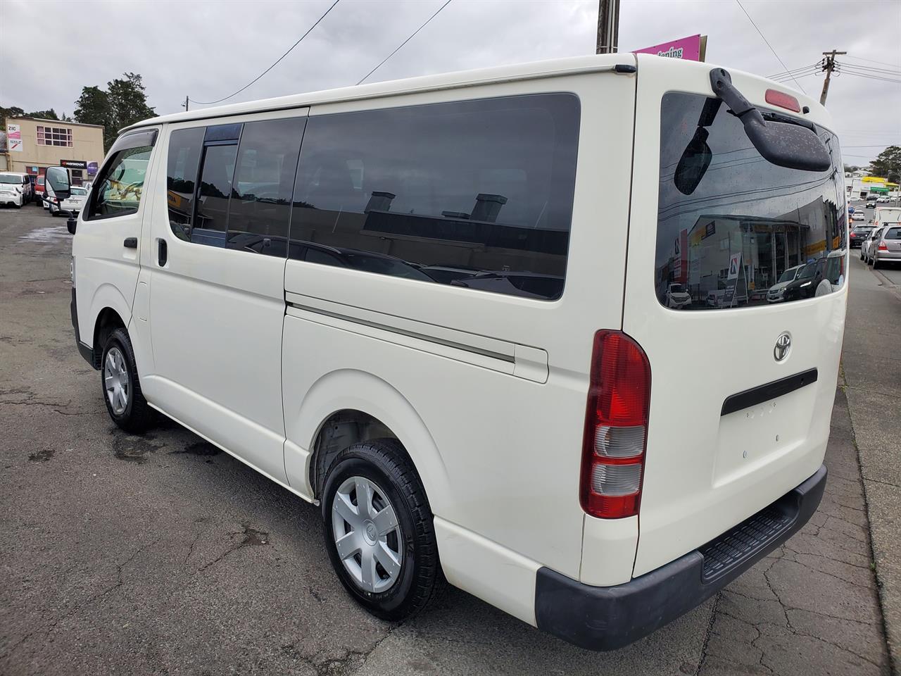 2006 Toyota Hiace thumbnail
