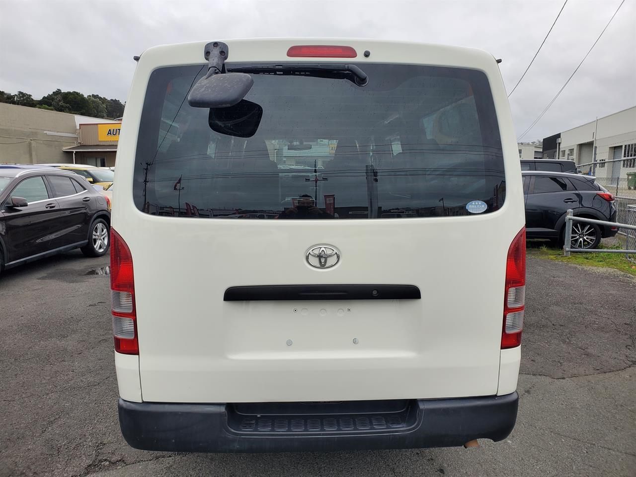 2006 Toyota Hiace thumbnail
