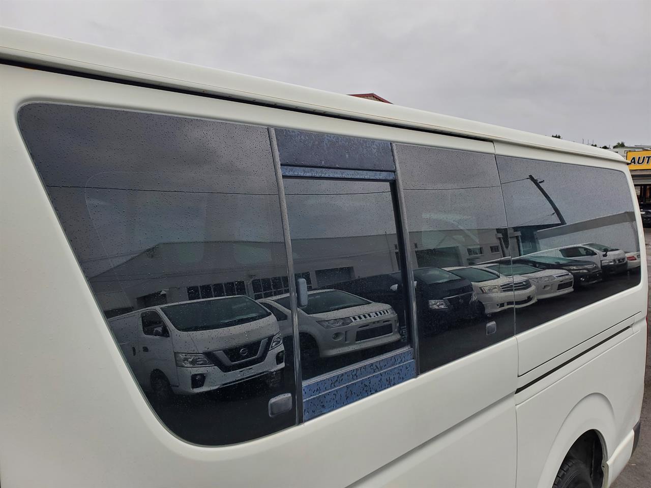 2006 Toyota Hiace thumbnail