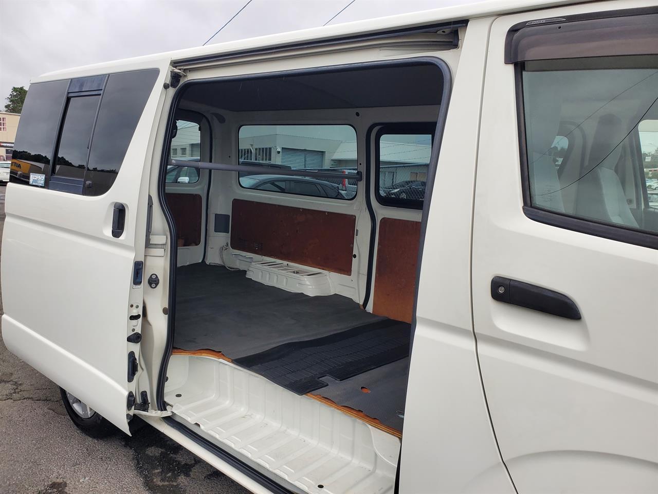 2006 Toyota Hiace thumbnail