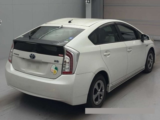 2013 Toyota Prius thumbnail