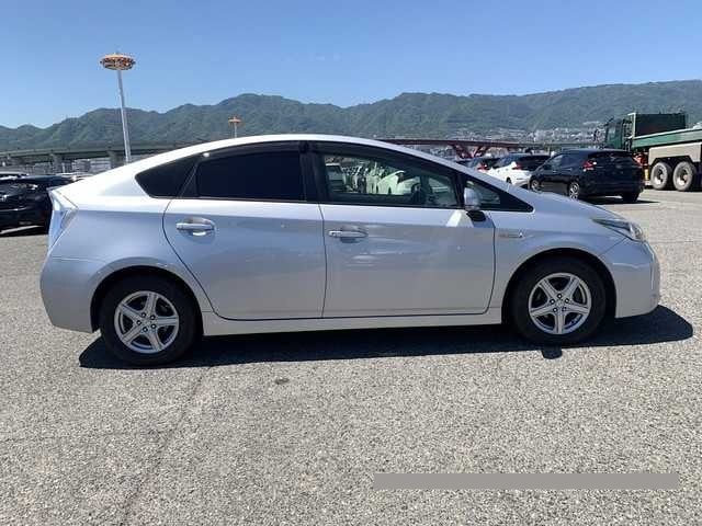 2015 Toyota Prius thumbnail