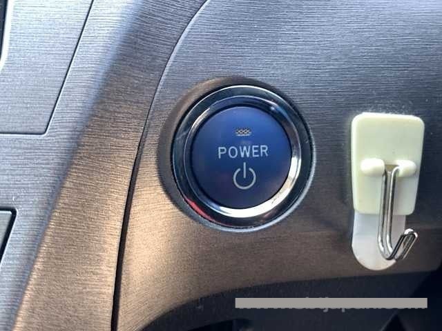 2015 Toyota Prius thumbnail