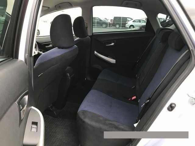 2013 Toyota Prius thumbnail
