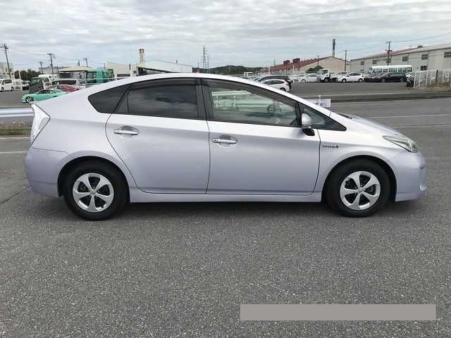 2013 Toyota Prius thumbnail
