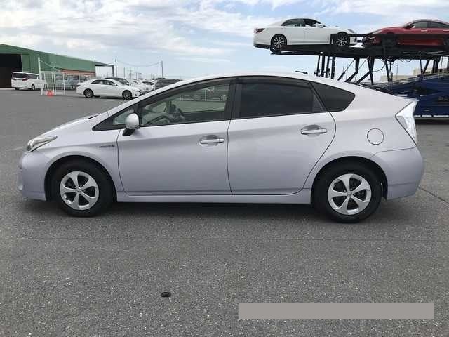 2013 Toyota Prius thumbnail