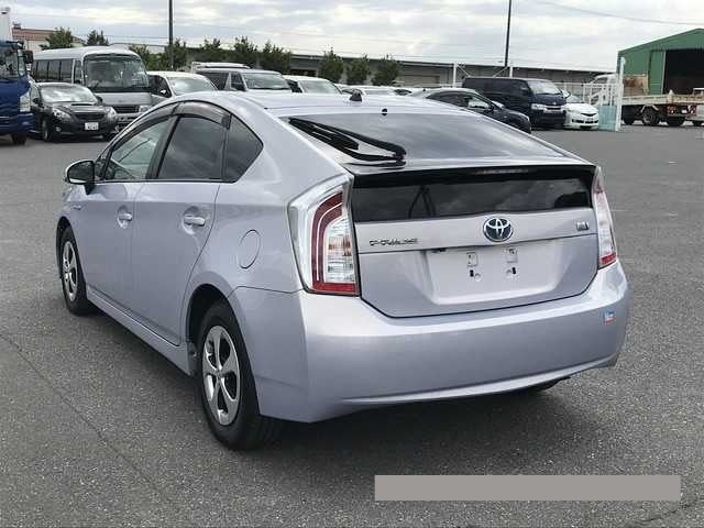 2013 Toyota Prius thumbnail