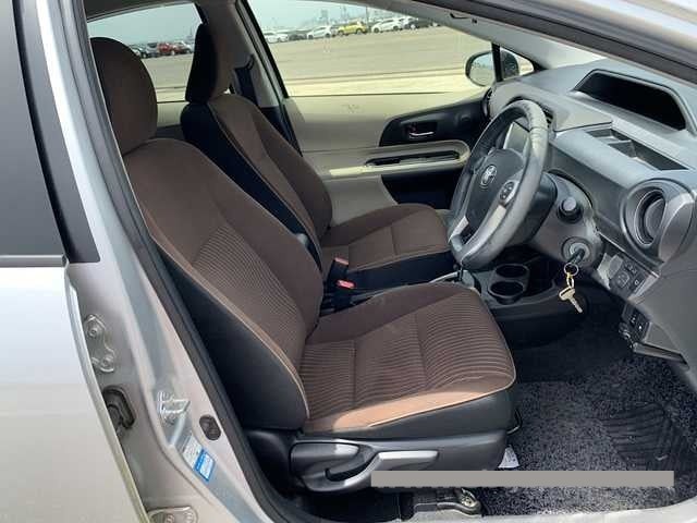 2014 Toyota Aqua thumbnail