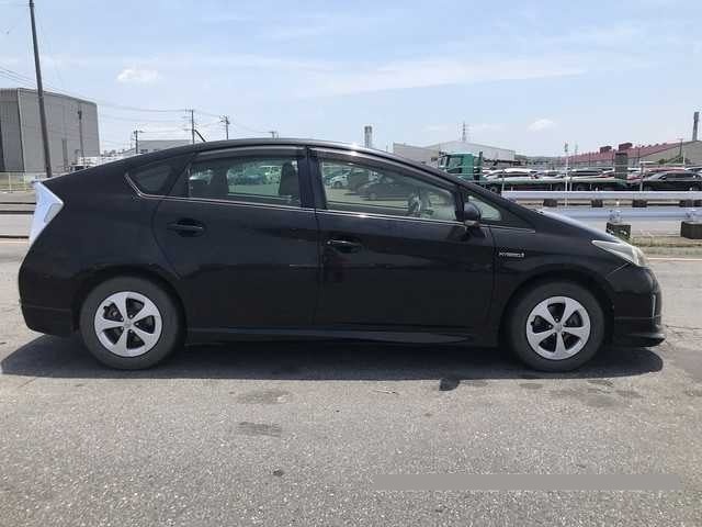 2015 Toyota Prius thumbnail