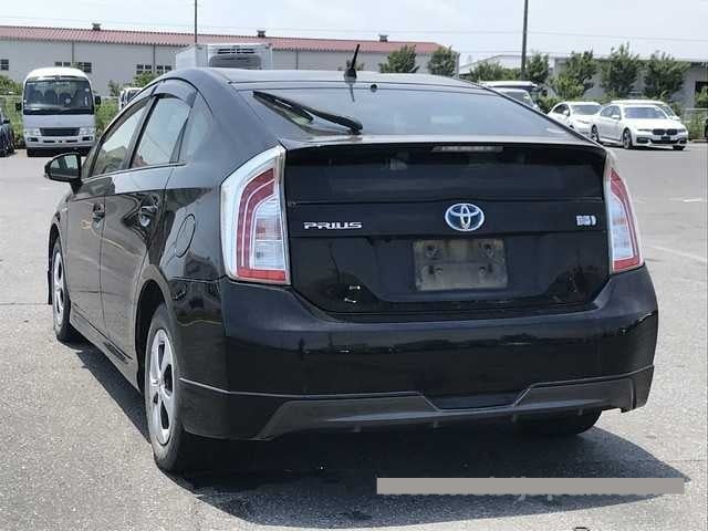 2015 Toyota Prius thumbnail