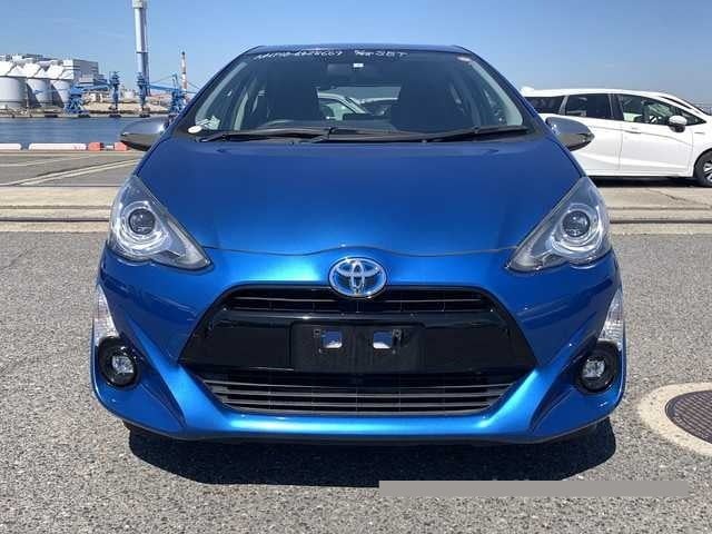 2015 Toyota Aqua thumbnail