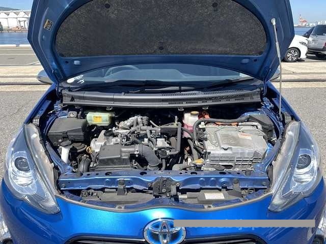 2015 Toyota Aqua thumbnail
