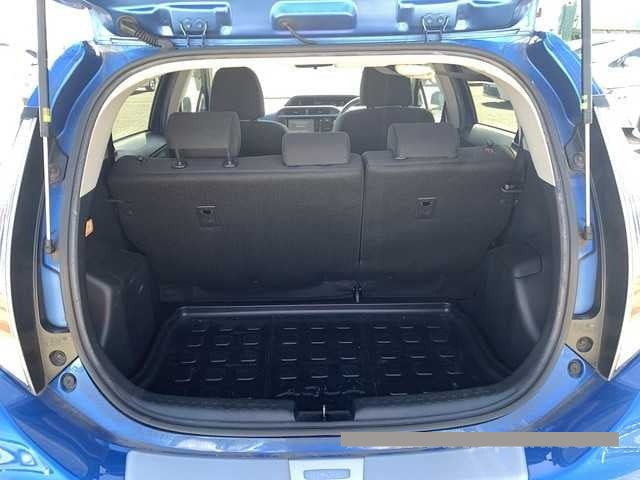 2015 Toyota Aqua thumbnail