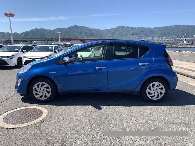 2015 Toyota Aqua thumbnail