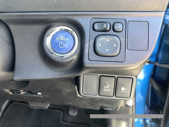 2015 Toyota Aqua thumbnail