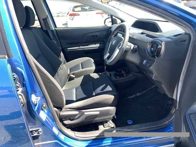 2015 Toyota Aqua thumbnail
