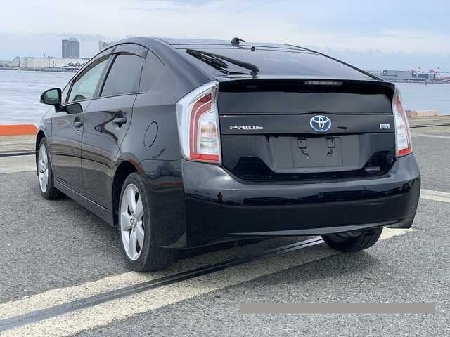 2014 Toyota Prius thumbnail