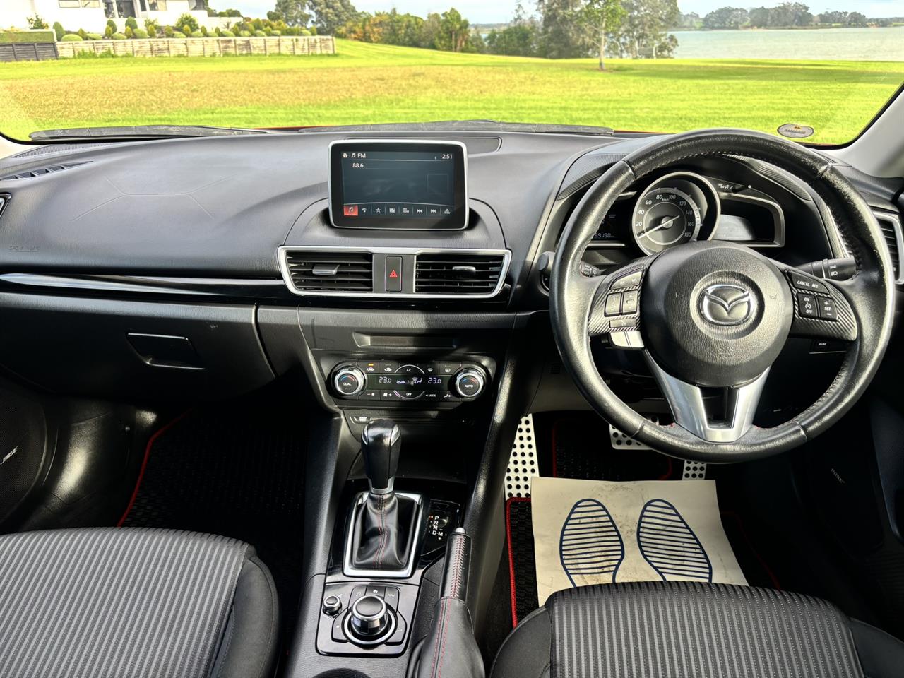 2014 Mazda Axela thumbnail