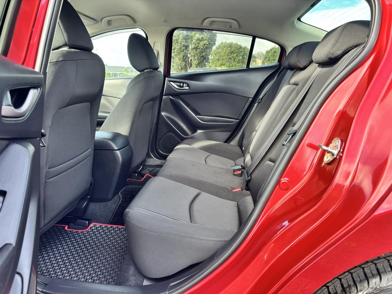2014 Mazda Axela thumbnail