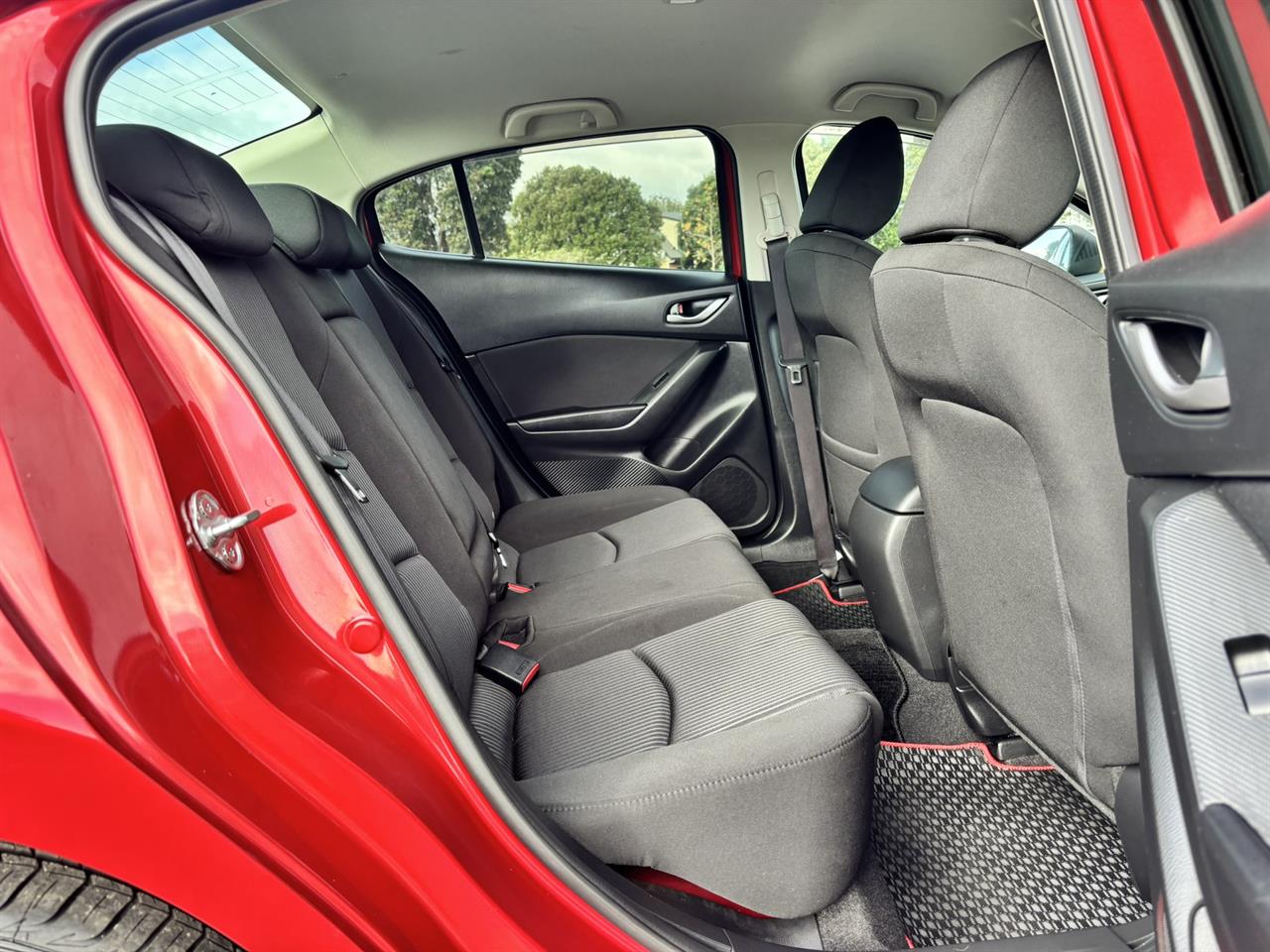 2014 Mazda Axela thumbnail