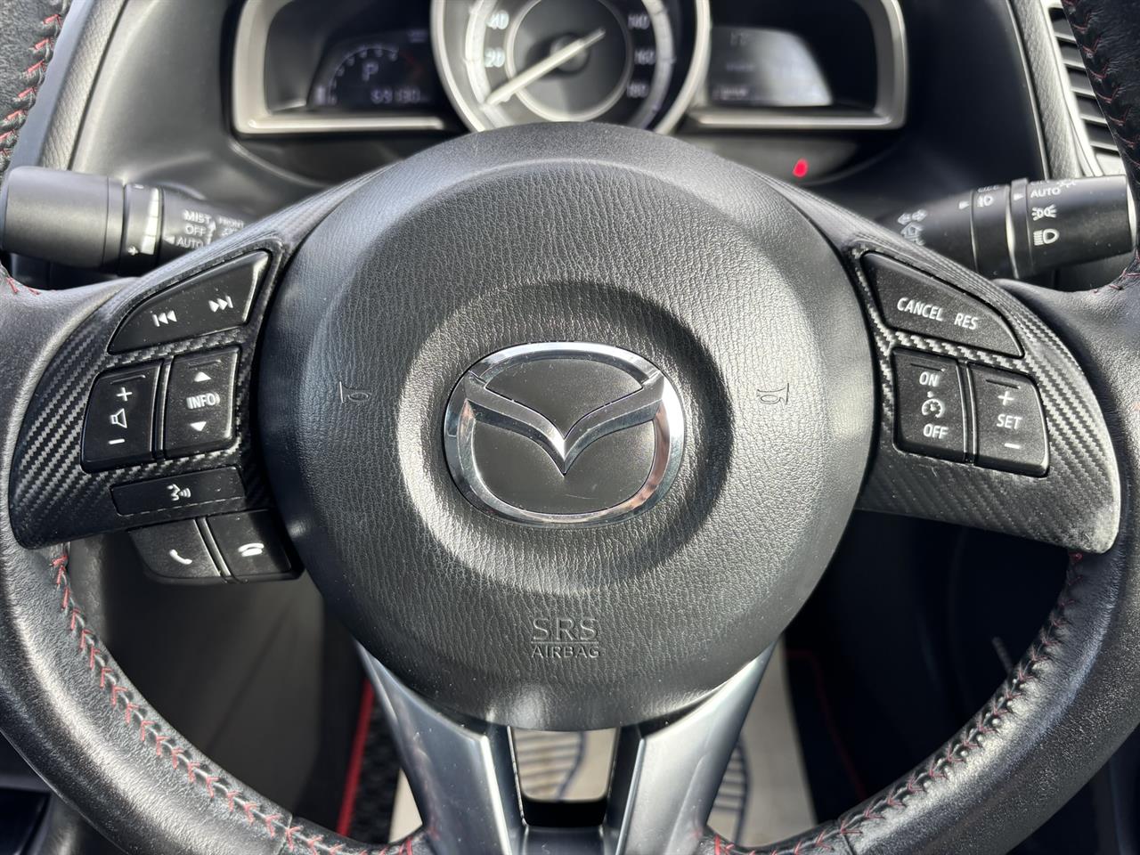 2014 Mazda Axela thumbnail