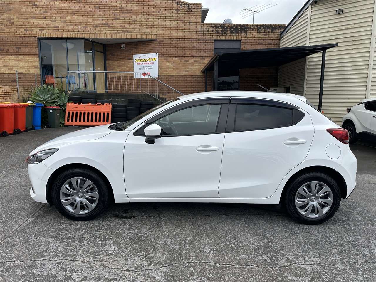 2020 Mazda 2 thumbnail