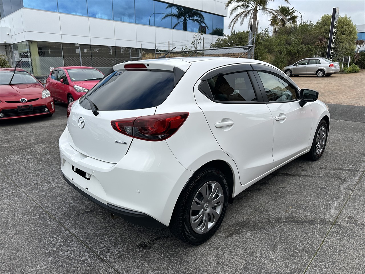 2020 Mazda 2 thumbnail