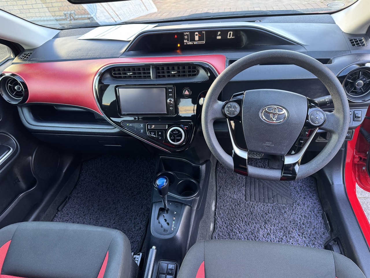 2017 Toyota Aqua thumbnail
