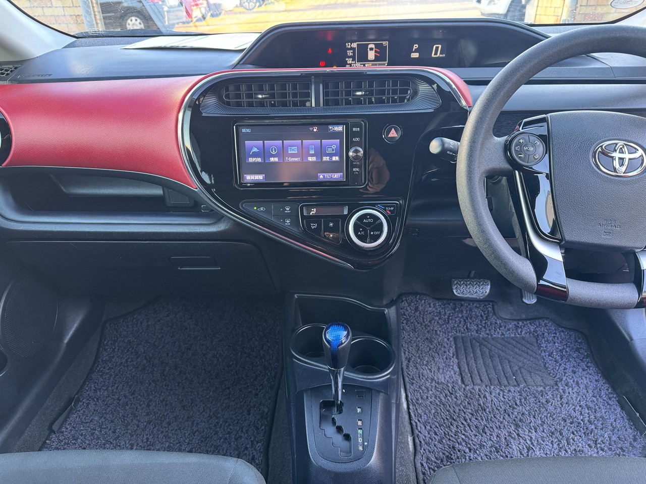 2017 Toyota Aqua thumbnail
