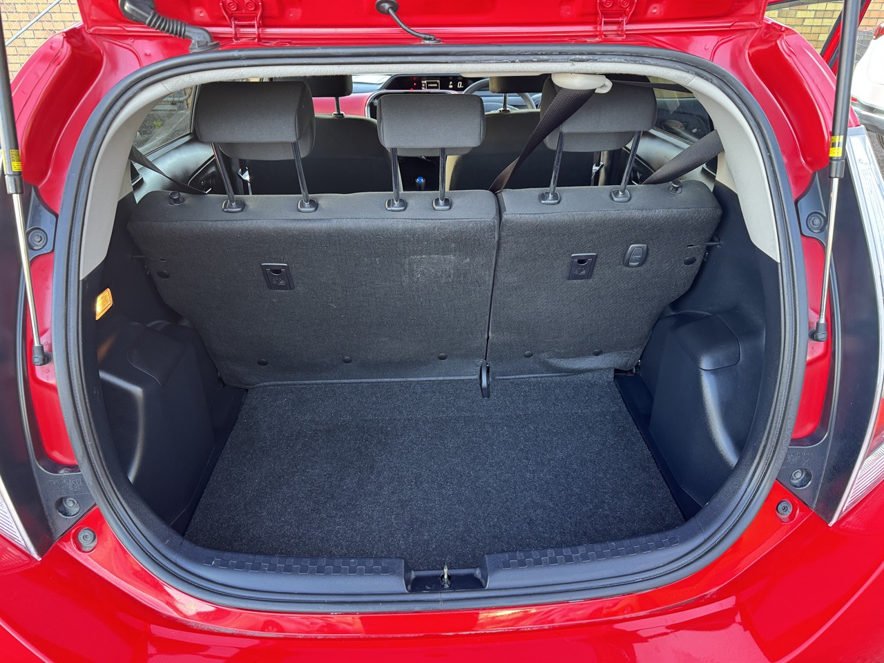2017 Toyota Aqua thumbnail