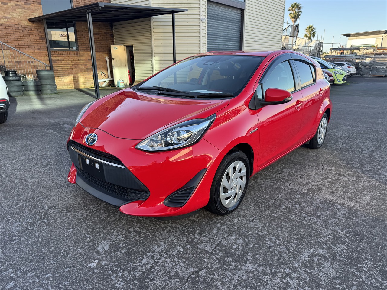 2017 Toyota Aqua thumbnail