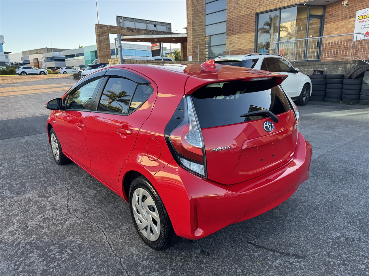 2017 Toyota Aqua thumbnail