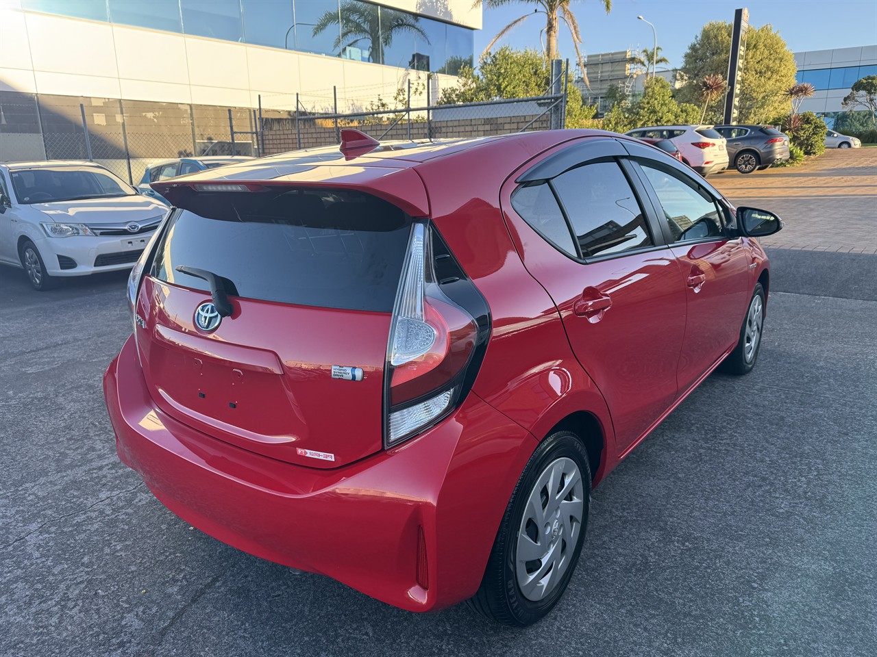 2017 Toyota Aqua thumbnail