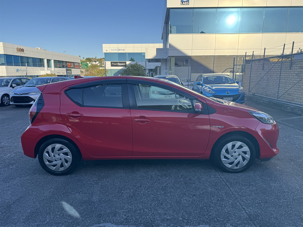 2017 Toyota Aqua thumbnail